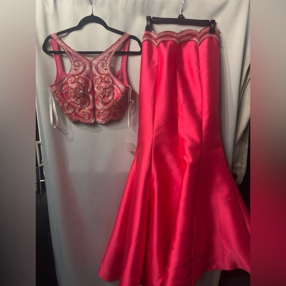 Rachel Allen 106037 - 2 Piece Set Size 6- beaded top with trumpet/mermaid skirt